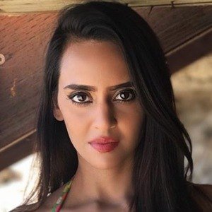 Azra Valani, 32 (Instagram Star)