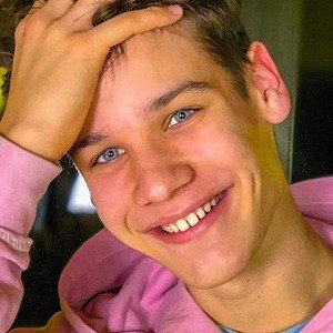 Banki Beni, 26 (YouTube Star)