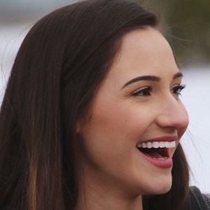 BeautyChickee, 26 (YouTube明星)