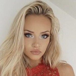 Becca Medlin, 31 (Instagram Star)