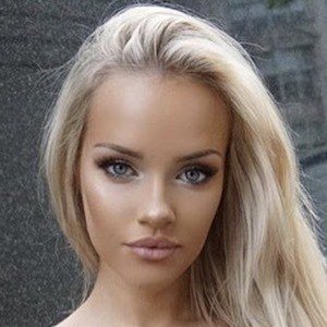 Becca Medlin, 31 (Instagram Star)