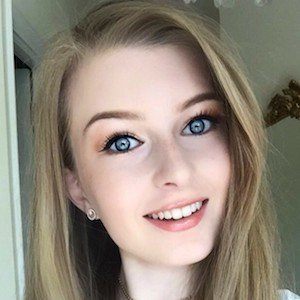 Becky Cooke, 21 (TikTok Star)