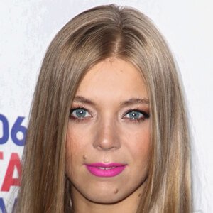 Becky Hill, 31 (流行歌手)