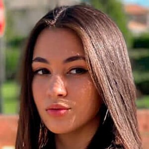 Bela Bagunça, 18 (YouTube Star)