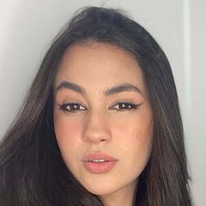 Bela Bagunça, 18 (YouTube Star)