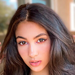 Bela Bagunça, 18 (YouTube明星)