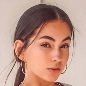 Bela Bagunça, 18 (YouTube Star)