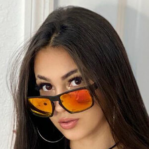 Bela Bagunça, 18 (YouTube Star)