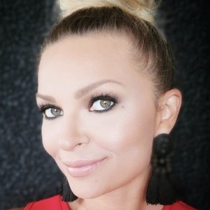 Belinda Gold, 30 (TV Show Host)