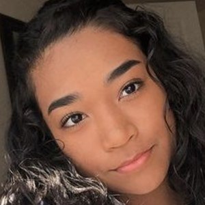 Bella Bright, 25 (Estrella de TikTok)