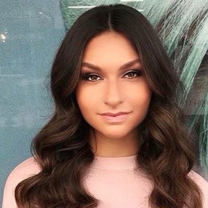 Bella Paige, 24 (Popsänger)