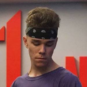 Bence Kalmar, 24 (Danser)