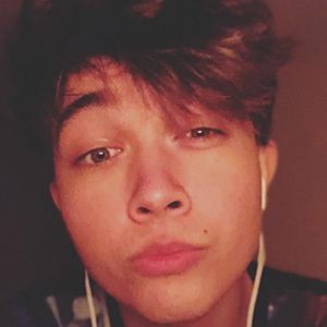 Benkro_tv, 26 (TikTok Star)