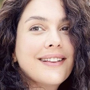 Berguzar Korel image 4