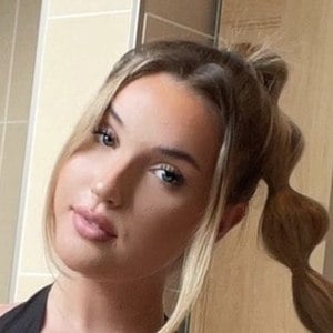 Bethany Fosbery, 23 (TikTok明星)