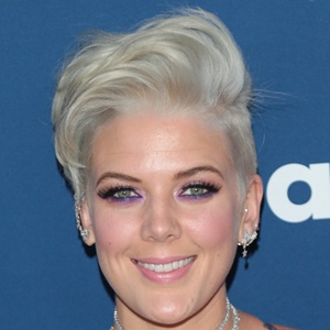 Betty Who, 34 (流行歌手)