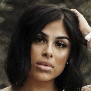 Bianca Linares, 34 (Nghệ sĩ trang điểm)