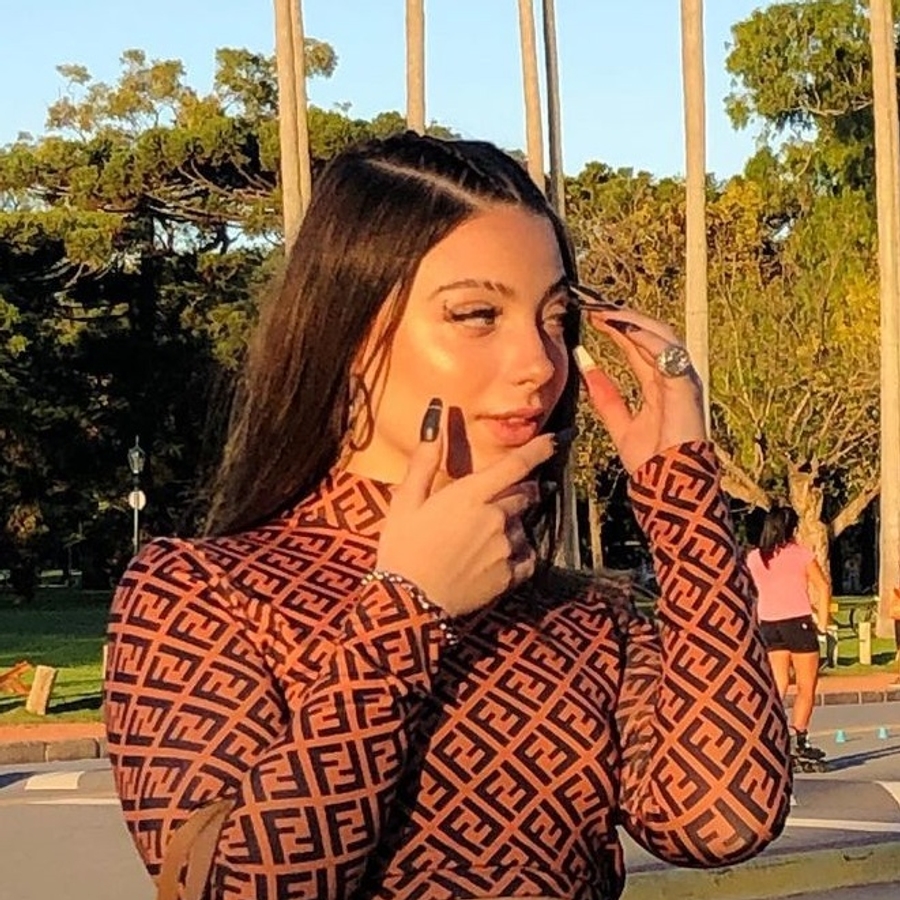 Biei Posti, 19 (Instagram Star)