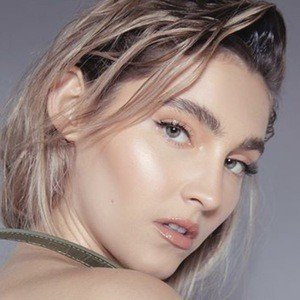 Biz Betzing, 29 (Instagram Star)