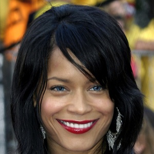 Blu Cantrell (R&B Singer) - Age, Birthday, Bio, Facts, Family, Net