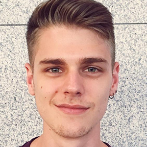 Blu Equis, 31 (Instagram明星)