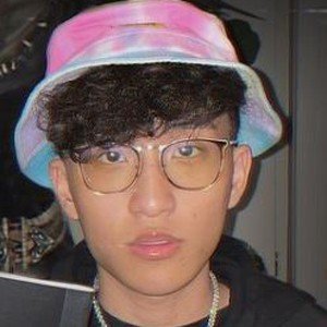 Bomiiao, 24 (Star di YouTube)