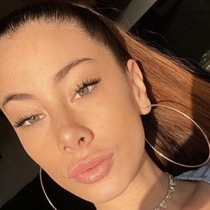 booschaner, 24 (Instagram Star)