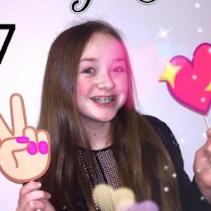 Born To Be Ellie, 20 (YouTube Star)