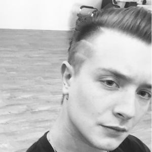 Brady Szuhaj, 31 (貝斯手)