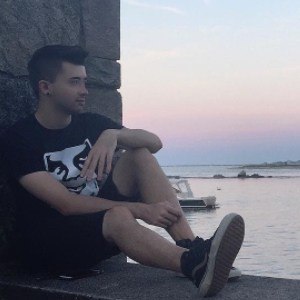 Brandon Evans, 30 (Ca sĩ nhạc Pop)