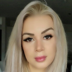 Brenda Hughes, 34 (TV Show Host)