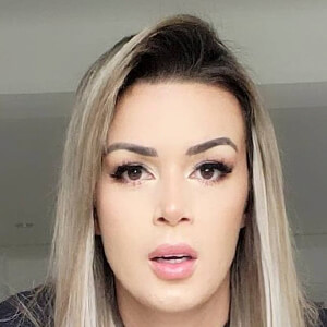 Brenda Hughes, 33 (电视节目主持人)