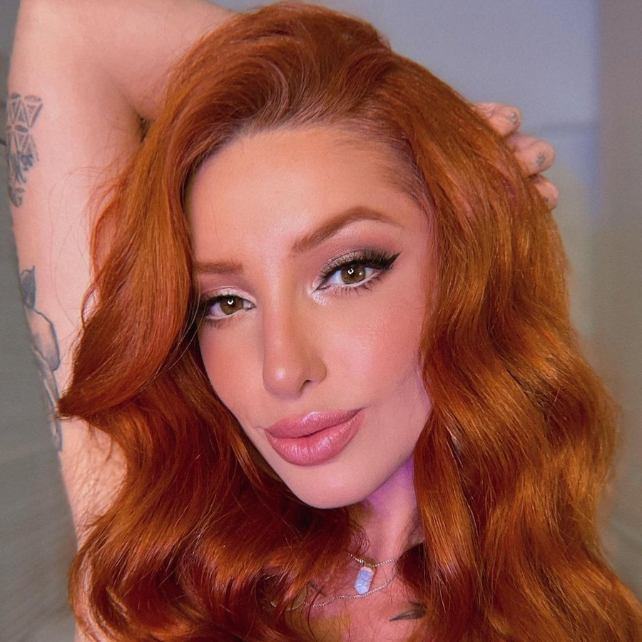 Brenda Paixão, 29 (Reality Star)