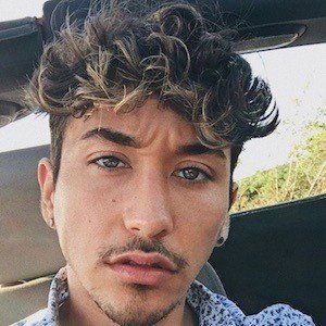 Celebrities born on April 3