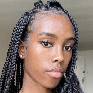 Brianna Holt, 30 (Journalist)