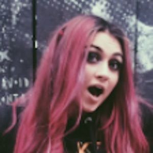 Bronnie Hughes, 28 (Cantante punk)