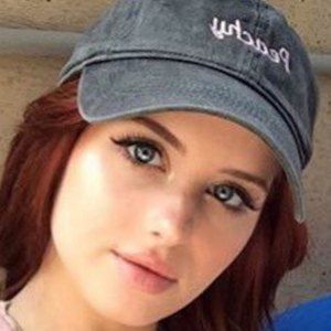 Brooke Adee, 25 (Cantante pop)