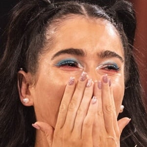 Brooke Scullion, 26 (Cantante pop)