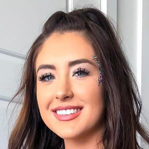 Brooklyn Hillebrand, 28 (Instagram Star)