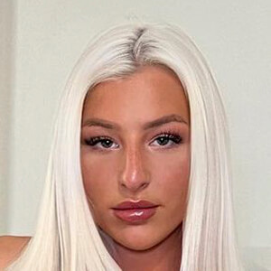 Brooklyn Moss, 22 (Ngôi sao Instagram)