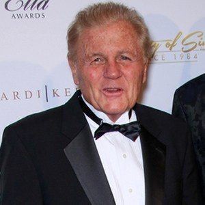 Bruce Johnston, 81 (Cantante rock)