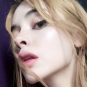 Bruja Roja, 34 (Instagram Star)