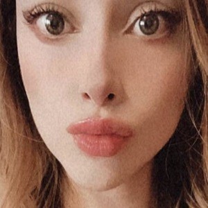 Bruja Roja, 34 (Instagram明星)