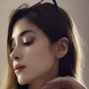 Bruja Roja, 34 (Instagram Star)