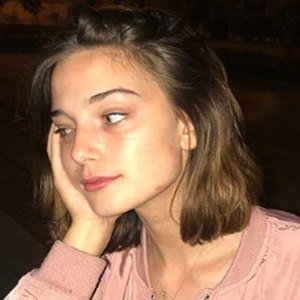 Bruna de Magalhães, 27 (Model)