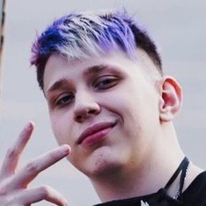 Brunenger, 21 (Twitch Star)
