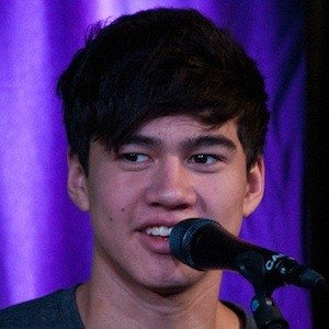 Calum Hood, 29 (貝斯手)