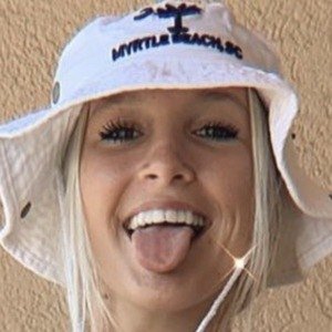 calysta.belle, 21 (Estrella de TikTok)