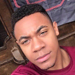 Cameron Armstrong, 30 (流行歌手)