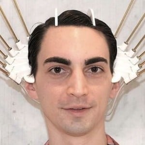 Cameron Hughes, 31 (Designer De Moda)